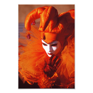 Foto Arlequín en naranja en el Carnaval de Venecia