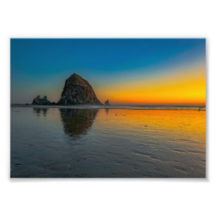 Foto Atardecer en Haystack Rock en Cannon Beach, Oregon