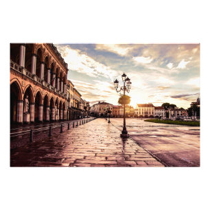 Foto Atardecer en la plaza de Padova en Italia