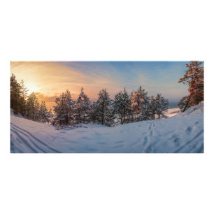 Foto Atardecer sobre bosque de nieve congelado cerca de