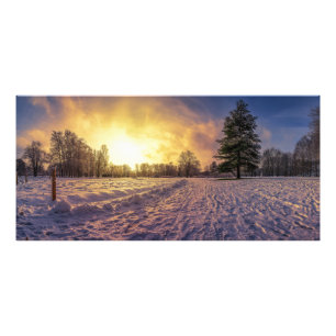 Foto Atardecer sobre el nevado parque invernal