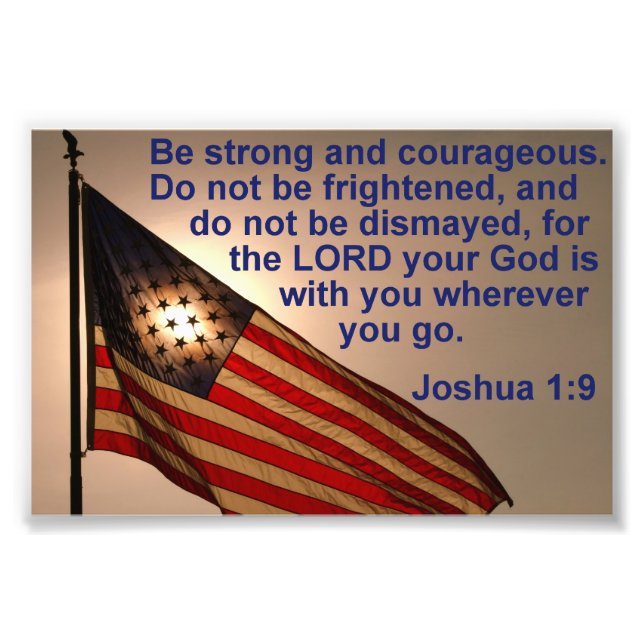 Foto Bandera iluminada con sol con Joshua 1:9 (Frente)