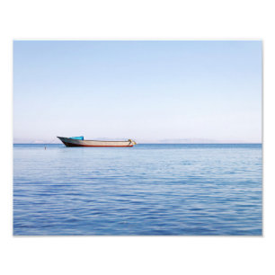 Foto barco en mar en calma