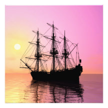 barco pirata al atardecer