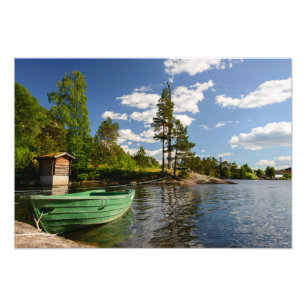 Foto Barco verde en un fiordo en Noruega