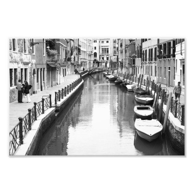 Foto Barcos a lo largo de un canal en la ciudad italian (Frente)