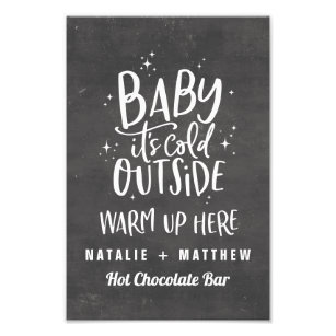 Foto Bebé, frío fuera de la barra de chocolate caliente