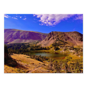 Foto Belleza de una caminata por la montaña cerca de Bo