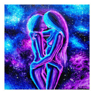 Foto Beso lesbiano en azul y púrpura