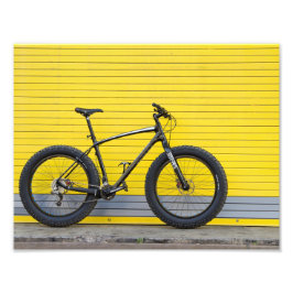 Foto Bicicleta gorda en la pared amarilla