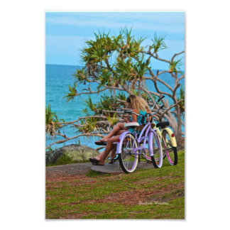 Foto Bicicletas junto al océano en color