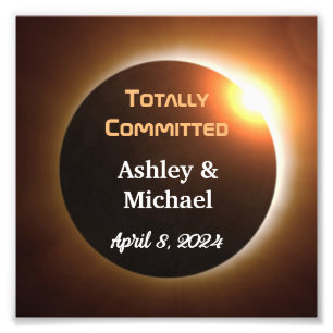 Foto Boda del tema del eclipse completamente comprometi