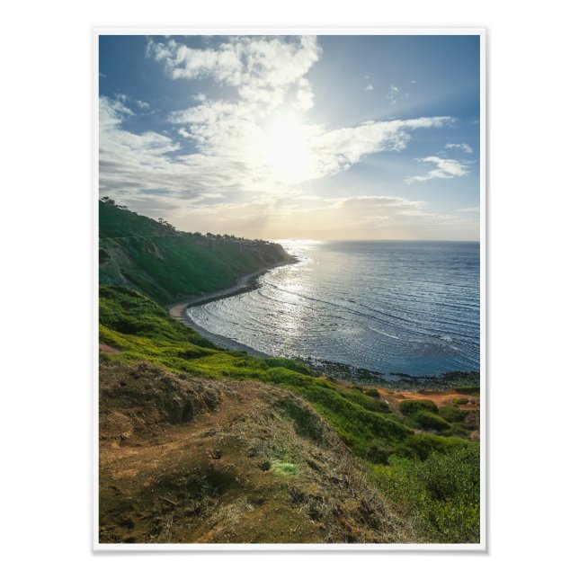 Foto Borde de la Costa Iluminada por el Sol (Frente)
