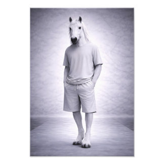 Foto Caballo Mínimo con Ropa Moderna Casual