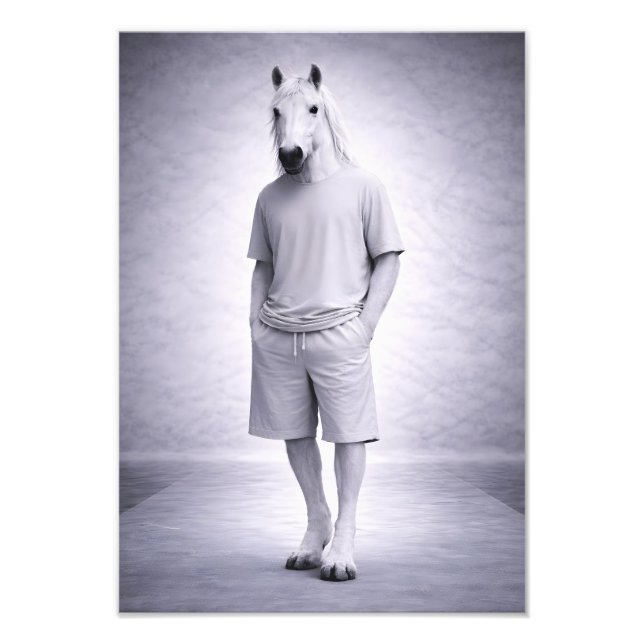 Foto Caballo Mínimo con Ropa Moderna Casual (Frente)