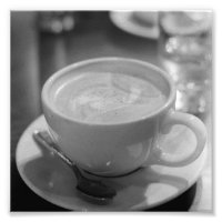 Café latte negro y blanco