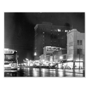 Foto Calle amplia en la noche