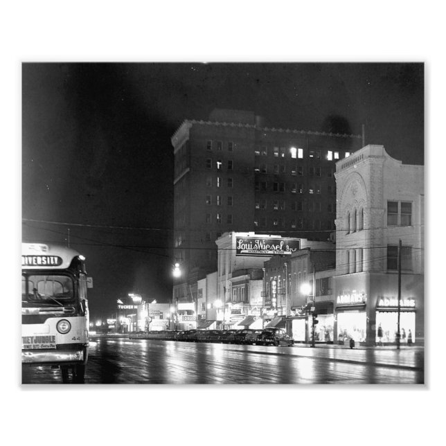 Foto Calle ancha de noche (Frente)