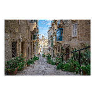 Foto Calle estrecha de piedra en Malta
