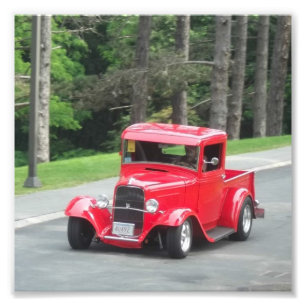 Foto Camioneta pickup antigua clásica del rojo de v8
