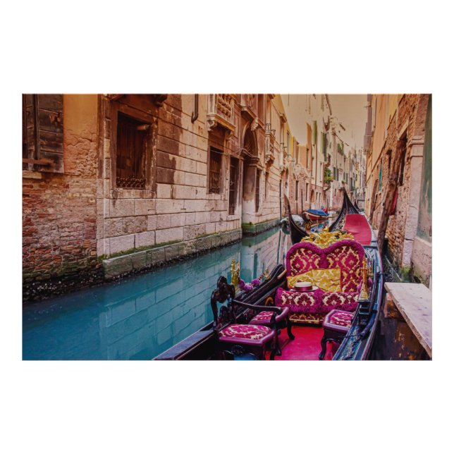 Foto Canal con gondola tradicional en Venecia, Italia (Frente)