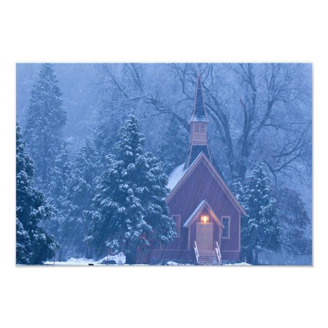 Foto Capilla histórica del valle Yosemite durante la pe (Frente)