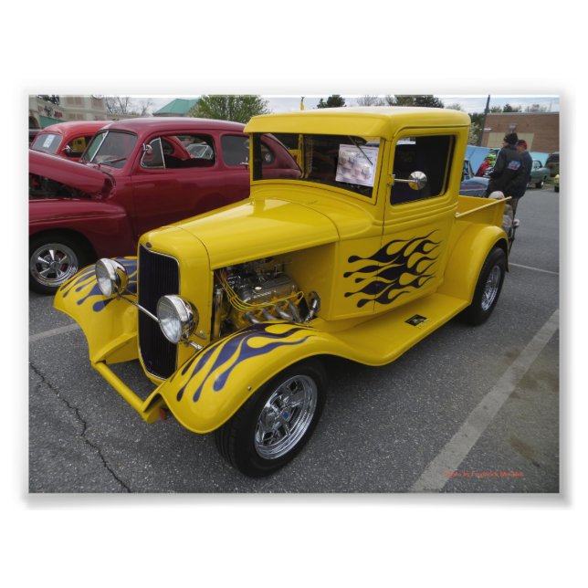 Foto Carro amarillo: llamas negras (Frente)