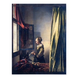 Foto Carta de lectura chica por ventana abierta | Verme