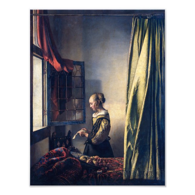 Foto Carta de lectura chica por ventana abierta | Verme (Frente)