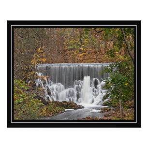 Foto Cascada de cascada de bosques y follaje de otoño