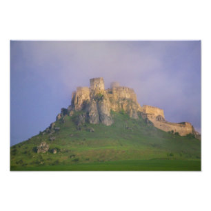 Foto Castillo de Spissky en la niebla, Eslovaquia