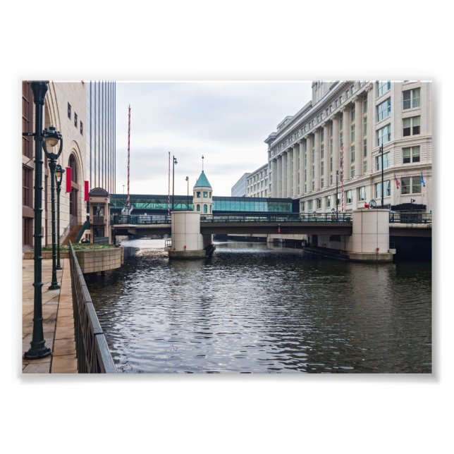 Foto centro de milwaukee riverfront y arquitectura (Frente)