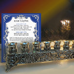 Foto Chanukah La luz de las velas hebreas bendiciendo a<br><div class="desc">Guarda una tarjeta con las Bendiciones para encender las velas de Chanukah cerca. Es un bonito añadido a la decoración de la mesa de Chanukah. Puede agregarlo a un fotograma de un portaobjetos de tabla transparente.</div>