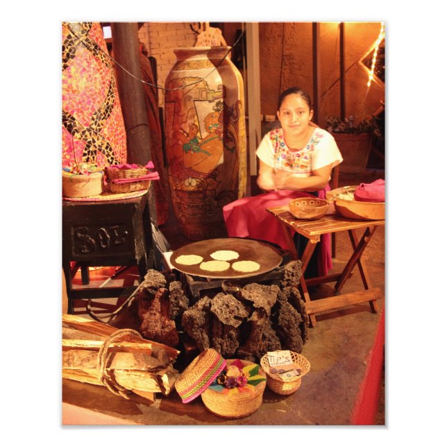 Foto Chica mexicano haciendo fotografía de Tortilas (Frente)