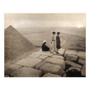 Foto Chicas Flapper Amanecer Pirámide de Keops, Egipto 
