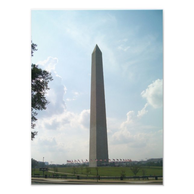 Foto Cielo nublado y monumento a Washington (Frente)