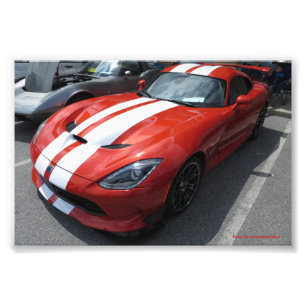 Foto Coche rojo de banda blanca