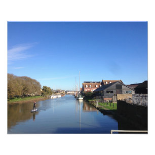 Foto Creek de Faversham, Inglaterra, con cartón