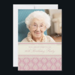 Foto crema rosa 90 invitaciones a la fiesta de cum<br><div class="desc">Fotografía Personalizado 90º Fiesta de cumpleaños con elegante y polvoriento color rosa y crema de color blanco clásico vintage. Añade tu nombre,  foto y detalles del fiesta para una invitación única y elegante a la fiesta de cumpleaños.</div>