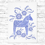 Foto de arte folclórico Dala Sueca Blue Horse<br><div class="desc">Un diseño tradicional sueco de estilo de arte folclórico Dala Horse en blanco y azul perwinkle. Ideal para los amantes del diseño escandinavo.</div>