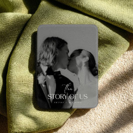 Foto de boda de pareja con elegante letra Story of