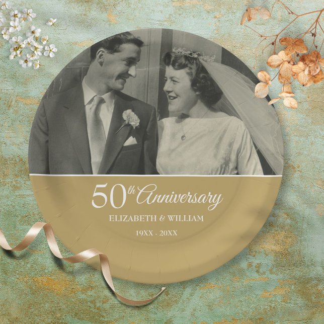 Foto de boda del 50 aniversario en plato de papel  (50th Anniversary Wedding Photo Golden Paper Plate)
