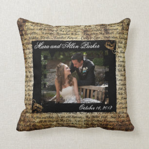 Foto de Boda Grunge con almohada de texto romántic