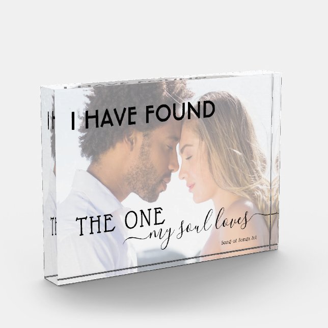 Foto De Cita Moderna Comprometida Encontrada Una Q (Izquierda)