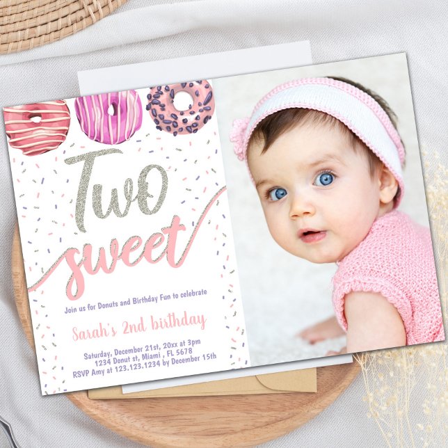 Foto de dos invitaciones de cumpleaños de donut de (Two Sweet Silver Donut Birthday Invitations photo)