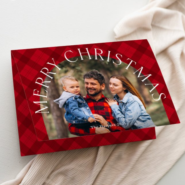 Foto de Feliz Navidad con Arco Boho de Cuadros Roj (Modern red plaid arch photo Folded Christmas card.)