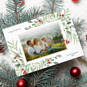 Foto de Feliz Navidad con follaje de invierno y ba