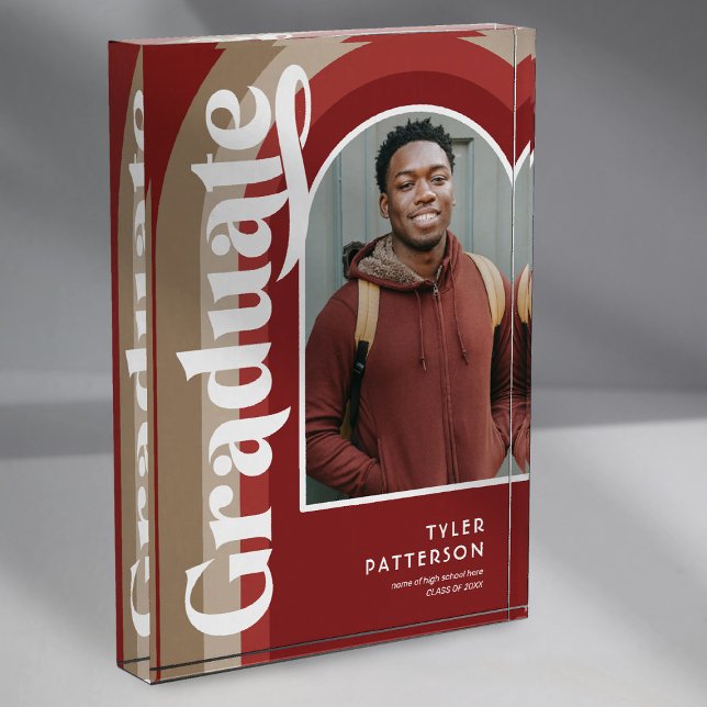 Foto de graduación del arco rojo retro 2025 (Subido por el creador)