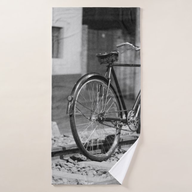 FOTO DE GRAYSCALE DE LA BICICLETA COMUTER (Toalla de baño)