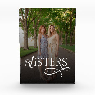 Foto de hermanas con monograma personalizado